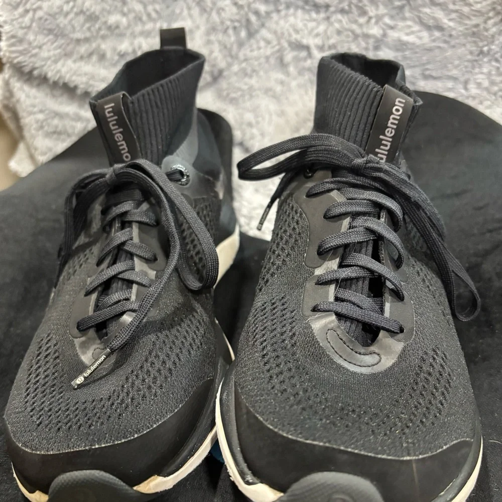 lululemon athletica Women’s Black and Gray Athletic Tennis Shoes Sneakers